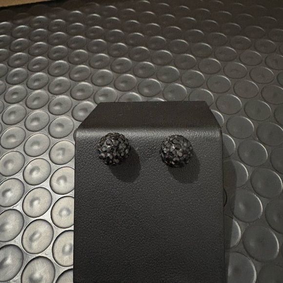 Elegant Black and Silver Stud Earrings - Picture 2 of 5